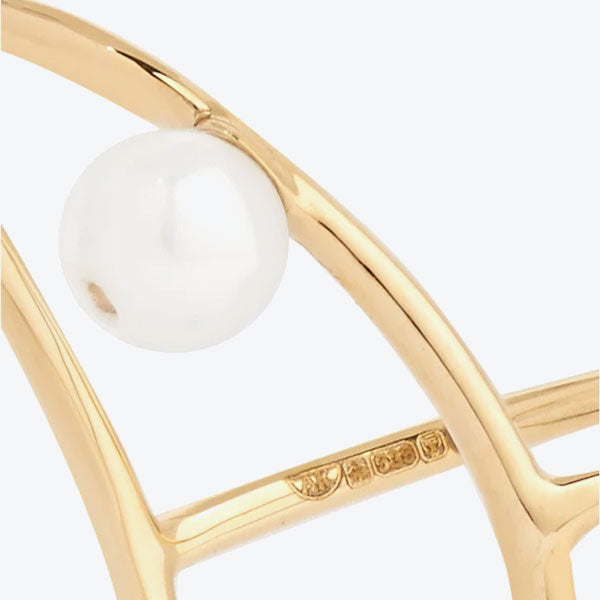 Gold ring with pearls