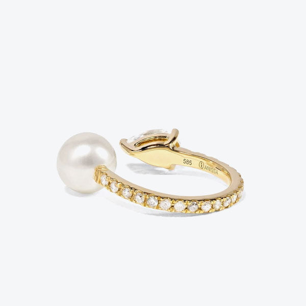 Gold ring with pearls